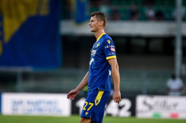 Verona 'nın İtalya futbolu sırasındaki Pawel Dawidowicz portresi Serie A maçı Hellas Verona FC - SSC Napoli (portreler arşivi) maçı Verona, İtalya' da Marcantonio Bentegodi Stadyumu, 15 Ağustos 2022