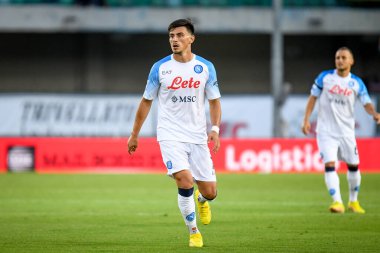Napoli 'nin İtalya futbolu sırasındaki Eljif Elmas portresi 15 Ağustos 2022' de İtalya 'nın Verona kentindeki Marcantonio Bentegodi Stadyumu' nda oynanan Hellas Verona FC - SSC Napoli (portreler arşivi) maçı sırasında çekildi.