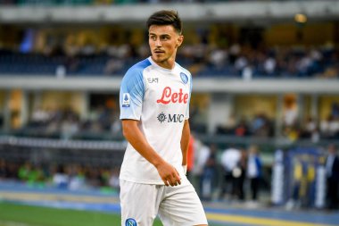 Napoli 'nin İtalya futbolu sırasındaki Eljif Elmas portresi 15 Ağustos 2022' de İtalya 'nın Verona kentindeki Marcantonio Bentegodi Stadyumu' nda oynanan Hellas Verona FC - SSC Napoli (portreler arşivi) maçı sırasında çekildi.