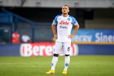 Napoli 'nin İtalya futbolu sırasındaki Stanislav Lobotka portresi 15 Ağustos 2022' de İtalya 'nın Verona kentindeki Marcantonio Bentegodi Stadyumu' nda oynanan Hellas Verona FC - SSC Napoli (portreler arşivi) maçı sırasında çekildi.