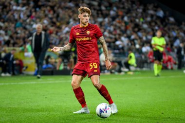 Roma 'nın Nicola Zalewski portresi İtalyan futbolu Serie A karşılaşmasında Udinese Calcio, Friuli - Dacia Arena stadyumunda AS Roma' ya karşı Udine, İtalya 'da, Eylül 04, 2022 - Fotoğraf: Ettore Griffoni