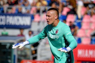 Bologna 'dan Lukasz Skorupski, İtalya' nın Bologna şehrindeki Renato dall 'Ara stadyumunda oynanan Bologna FC maçında tepki gösterdi.