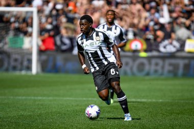 Udinese 'nin Jean-Victor Makengo portresi İtalyan futbolu serisi A maçında Udinese Calcio vs Inter - FC Internazionale (portreler arşivi) - Dacia Arena Stadyumu Udine, İrlanda, 18 Eylül 2022 - Fotoğraf: Ettore Griffoni
