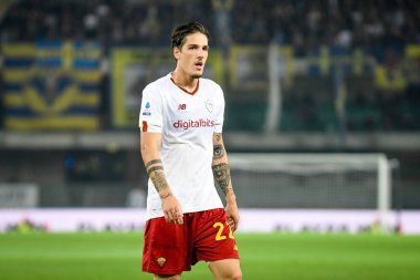 İtalyan futbolu Serie A maçında Roma 'nın Nicolo Zaniolo portresi, 31 Ekim 2022' de İtalya 'nın Verona kentindeki Marcantonio Bentegodi Stadyumu' nda Hellas Verona FC ile AS Roma (portreler) maçında çekildi.