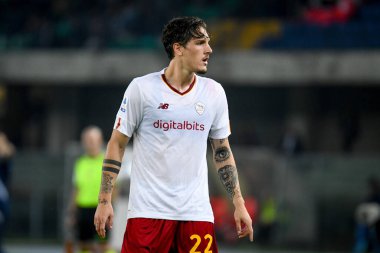 İtalyan futbolu Serie A maçında Roma 'nın Nicolo Zaniolo portresi, 31 Ekim 2022' de İtalya 'nın Verona kentindeki Marcantonio Bentegodi Stadyumu' nda Hellas Verona FC ile AS Roma (portreler) maçında çekildi.