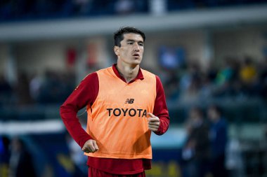 İtalyan futbolu Serie A maçında Roma 'nın Eldor Shomurodov portresi, 31 Ekim 2022' de İtalya 'nın Verona kentindeki Marcantonio Bentegodi stadyumunda Hellas Verona FC - AS Roma (portreler arşivi) maçında çekildi.