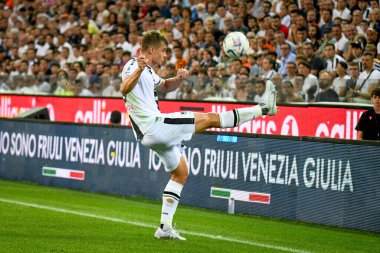 Udinese 'nin Kingsley Ehizibue Portresi İtalyan futbol takımı Serie A maçında Udinese Calcio ile Juventus FC maçı sırasında Udine, İtalya' da Dacia Arena Stadyumu 'nda 20 Ağustos 2023' te oynanmıştır.