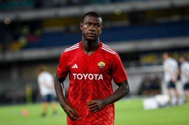 İtalyan futbol takımı Serie A 'da Roma' nın Evan Ndicka portresi, İtalya 'nın Verona kentindeki Marcantonio Bentegodi stadyumunda Hellas Verona FC' ye karşı AS Roma maçı, 26 Ağustos 2023 - Fotoğraf: Ettore Griffoni