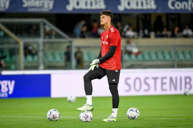 İtalyan futbolu Serie A maçında Roma 'nın Mile Svilar portresi, 26 Ağustos 2023' te İtalya 'nın Verona kentindeki Marcantonio Bentegodi stadyumunda Hellas Verona FC ile AS Roma maçında çekildi.