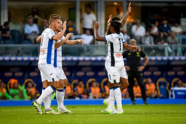 Atalanta 'nın Teun Koopmeiners takımı, 27 Eylül 2023 tarihinde İtalya' nın Verona kentinde oynanan Marcantonio Bentegodi Stadyumu 'nda oynanan Hellas Verona FC-Atalanta maçında gol attıktan sonra kutluyor.