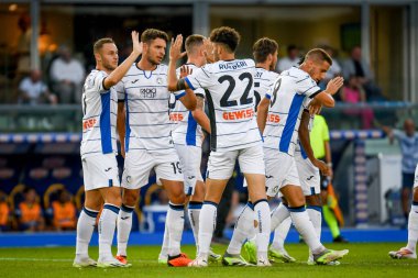 Atalanta 'nın Teun Koopmeiners takımı, 27 Eylül 2023 tarihinde İtalya' nın Verona kentinde oynanan Marcantonio Bentegodi Stadyumu 'nda oynanan Hellas Verona FC-Atalanta maçında gol attıktan sonra kutluyor.