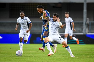 Verona 'dan Michael Folorunsho İtalyan Serie A karşılaşmasında Atalanta' dan Sead Kolasinac, Marcantonio Bentegodi Stadyumu 'nda Hellas Verona FC ile Atalanta BC maçında, 27 Eylül 2023 - Fotoğraf: Ettore Griffoni