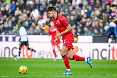 Atalanta 'dan Berat Djimsiti İtalya' nın Serie A maçı sırasında Udinese Calcio ile Atalanta BC maçı sırasında Udine, İtalya 'nın Udine kentinde Dacia Arena Stadyumu' nda oynuyordu.