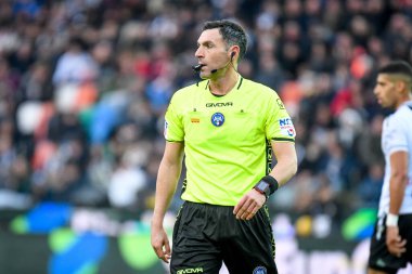 İtalyan futbol takımı Serie A maçında hakem Juan Luca Sacchi Udinese Calcio ile SS Lazio arasında Udine, İtalya 'daki Dacia Arena Stadyumu' nda oynanan karşılaşmada, 7 Ocak 2024 - Fotoğraf: Ettore Griffoni