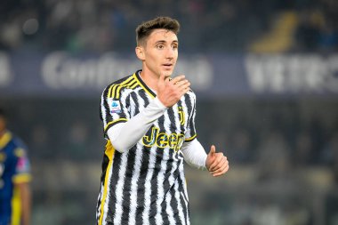 İtalyan Serie A maçında Juventus 'un Andrea Cambiaso portresi Hellas Verona FC' ye karşı Juventus FC (portreler arşivi), İtalya 'nın Verona şehrindeki Marcantonio Bentegodi stadyumunda 17 Şubat 2024 - Fotoğraf: Ettore Griffoni
