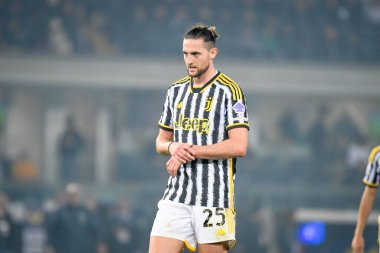İtalya Serie A maçında Juventus 'un Adrien Rabiot portresi Hellas Verona FC' ye karşı Juventus FC (portreler arşivi) maçı 17 Şubat 2024 Verona, İtalya 'daki Marcantonio Bentegodi Stadyumu' nda yapıldı.