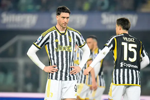 Juventus 'un Dusan Vlahoviç portresi İtalyan futbolu Serie A maçında Hellas Verona FC' ye karşı Juventus FC (portreler arşivi), Verona, İtalya 'da Marcantonio Bentegodi stadyumunda, 17 Şubat 2024 - Fotoğraf: Ettore Griffoni