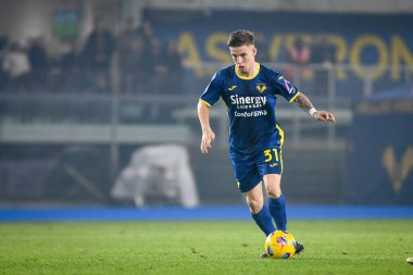 Verona 'nın Tomas Suslov portresi İtalyan futbolu Serie A maçında Hellas Verona FC' ye karşı Juventus FC (portreler arşivi), Verona, İtalya 'da Marcantonio Bentegodi stadyumunda 17 Şubat 2024 - Fotoğraf: Ettore Griffoni