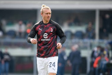 Milan 'ın Simon Kjaer portresi İtalyan futbolu serisi A maçında Hellas Verona FC Milan' a karşı Marcantonio Bentegodi Stadyumu 'nda 17 Mart 2024 - Fotoğraf: Ettore Griffoni