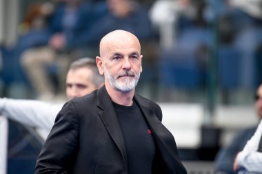 Milan teknik direktörü Stefano Pioli İtalyan futbolu takımı Serie A maçında Hellas Verona FC Milan 'a karşı Verona, İtalya' daki Marcantonio Bentegodi Stadyumu 'nda 17 Mart 2024 - Fotoğraf: Ettore Griffoni
