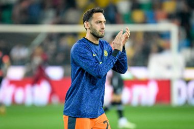 İtalyan futbolu Serie A maçında Inter 'in Hakan Calhanoğlu portresi Udinese Calcio vs Inter - FC Internazionale at the Friuli - Dacia Arena stadyumu, Udine, İtalya, 08 Nisan 2024 - Fotoğraf: Ettore Griffoni