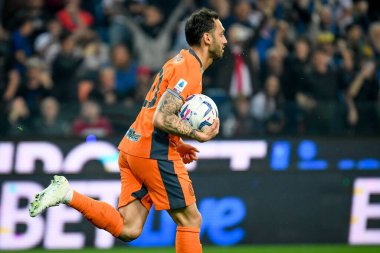 İtalyan futbolu Serie A maçında Inter 'in Hakan Calhanoğlu portresi Udinese Calcio vs Inter - FC Internazionale at the Friuli - Dacia Arena stadyumu, Udine, İtalya, 08 Nisan 2024 - Fotoğraf: Ettore Griffoni