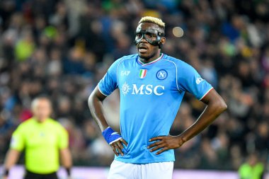 Napoli 'nin Victor Osimhen portresi İtalyan futbolu serisi A maçında Udinese Calcio ile SSC Napoli arasında Udine, İtalya' da Dacia Arena Stadyumu 'nda oynandı.