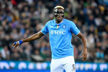 Napoli 'nin Victor Osimhen portresi İtalyan futbolu serisi A maçında Udinese Calcio ile SSC Napoli arasında Udine, İtalya' da Dacia Arena Stadyumu 'nda oynandı.