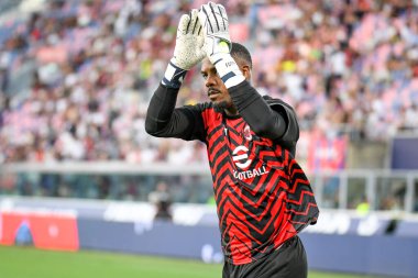 Milan 'ın Mike Maignan portresi İtalya' nın Bologna kentinde 21 Ağustos 2023 'te oynanan Renato Dall' Ara stadyumunda oynanan Bologna FC maçında çekildi.
