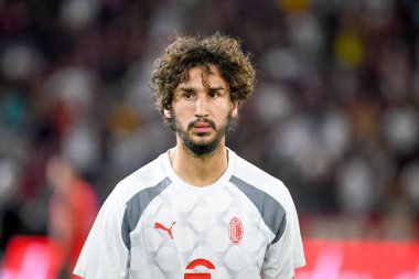 İtalya 'nın Bologna kentinde 21 Ağustos 2023' te Renato Dall 'Ara Stadyumu' nda oynanan İtalyan futbolu Serie A karşılaşmasında Milan 'ın Yacine Adli portresi Bologna FC' ye karşı AC Milan (portreleri) maçı.