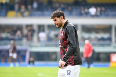 İtalya 'nın Verona şehrindeki Marcantonio Bentegodi Stadyumu' nda oynanan Hellas Verona FC - AC Milan (portreler) maçı sırasında çekilen Milan 'ın Theo Hernandez portresi, 17 Mart 2024