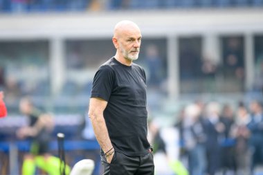 Milan teknik direktörü Stefano Pioli İtalya 'nın Serie A maçı sırasında İtalya' nın Verona kentinde bulunan Marcantonio Bentegodi Stadyumu 'nda Hellas Verona FC Milan (portreler arşivi) maçında portresi çekilmiştir.
