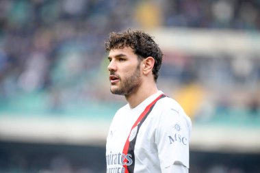 İtalya 'nın Verona şehrindeki Marcantonio Bentegodi Stadyumu' nda oynanan Hellas Verona FC - AC Milan (portreler) maçı sırasında çekilen Milan 'ın Theo Hernandez portresi, 17 Mart 2024