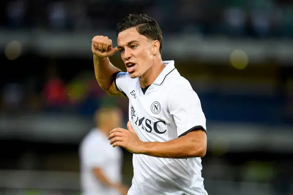 Napoli 'nin Giacomo Raspadori portresi İtalyan futbolu Serie A maçında Hellas Verona FC ile SSC Napoli arasında Verona, İtalya' daki Marcantonio Bentegodi Stadyumu 'nda 18 Ağustos 2024 - Fotoğraf: Ettore Griffoni