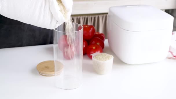Smart Home Devices Cooking Rice Using Electric Rice Cooker — Stok video