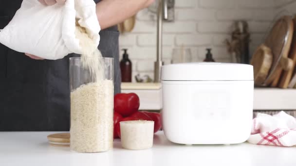 Smart Home Devices Cooking Rice Using Electric Rice Cooker — Vídeo de Stock