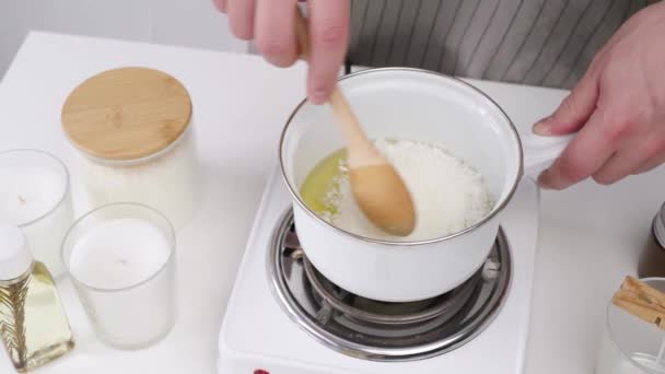 Creative Occupation Candle Making Melting Soy Wax Jar Stirring — 비디오