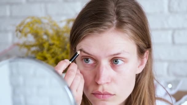 Maquillage Quotidien Beauté Naturelle Jeune Femme Sans Maquillage Regardant Miroir — Video