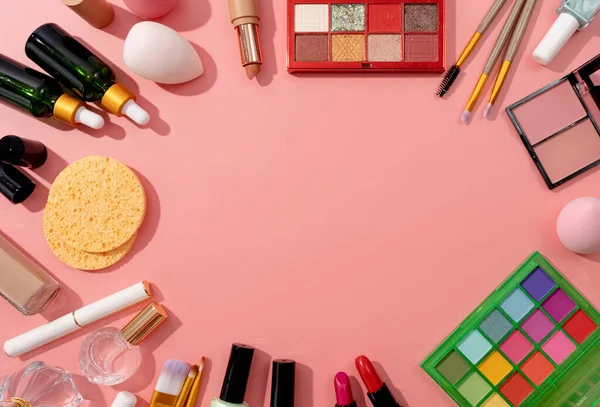 Paleta Sombra Verão Brilhante Produtos Maquiagem Fundo Rosa Cosméticos Maquiagem — Fotografia de Stock
