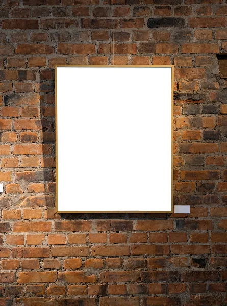 Prázdné Obrazové Rámy Cihlové Zdi Svítící Lampou Galerii Maketa — Stock fotografie