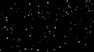 Matte Channel ile siyah arkaplandaki gümüş konfetiden düşüyor