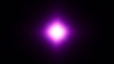 Mor ışıklı lens parlaklığı.