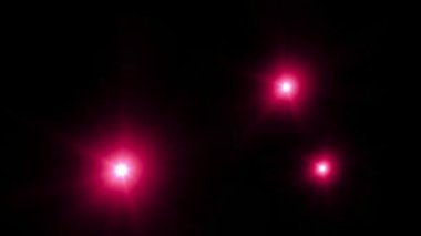 Kırmızı fotoğrafçı flaşları. Rasgele yanıp sönen ışıklar. Parlayan lens 