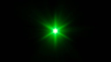 Lens yansımasının parlak yeşil parıltısı