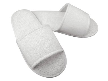 Beyaz rahat bir ev ya da beyaz arka planda kırpma yolu ile izole edilmiş spa terlikleri. Sandaletlerde yumuşak beyaz kayma. Boş bir çift otel terliği, etiket yok, şablon logosu tasarımı.