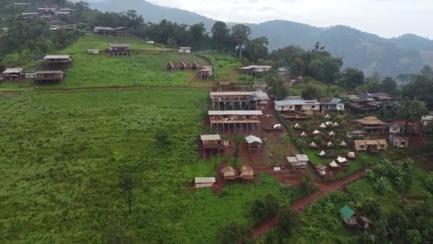 Huai Kup Kap Village Homestay Liegt Auf Einem Üppigen Bergrücken — Stockvideo