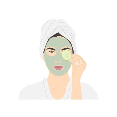 Kozmetik yüz bakımı, gözüne salatalık süren gülümseyen kadın ve iyi cilt hastalığı için yüzüne yeşil maske takan beyaz arka planda izole edilmiş vektör. Vektör illüstrasyonu