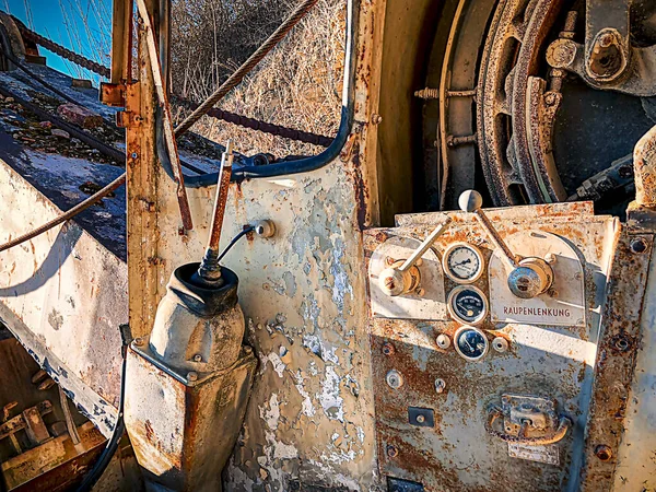 Bestuurderscabine Van Een Oude Vervallen Graafmachine Uit Een Vroegere Tijd — Stockfoto