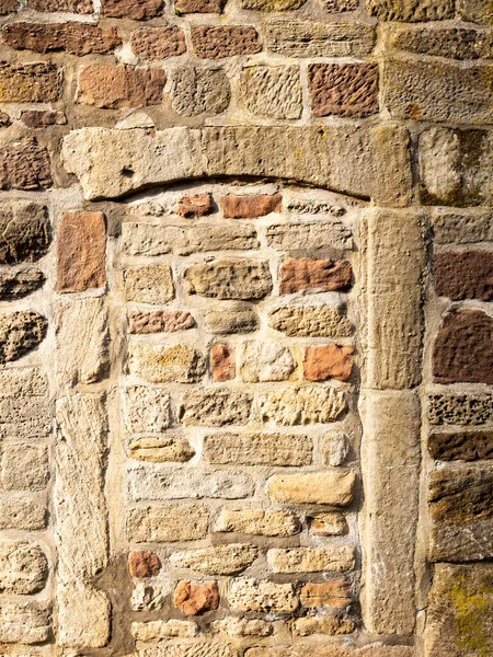Middeleeuwse Stadsmuur Met Gemetselde Deur Als Textuur Achtergrond — Stockfoto