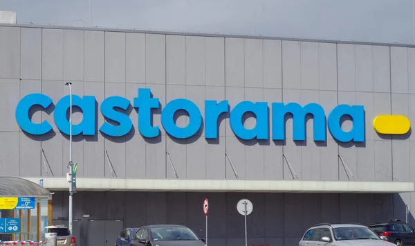 Polonya, Varşova 16 Nisan 2023 Castorama İnşaat ve Dekoratif Dükkanı Logosu